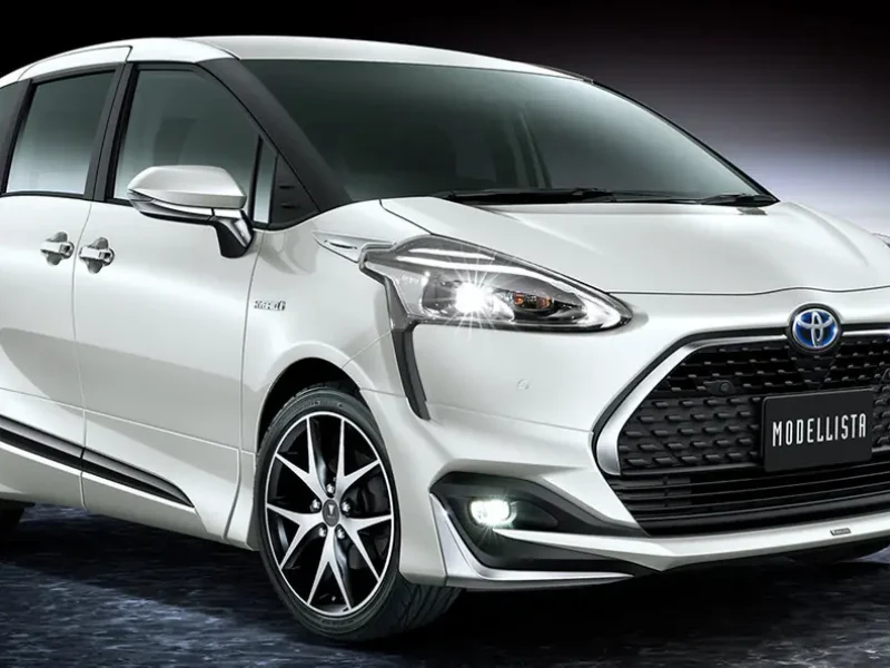 toyota_sienta_841555